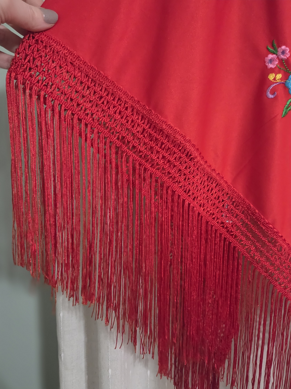 Red Floral Embroidered Fringe Shawl - Picture 7 of 8